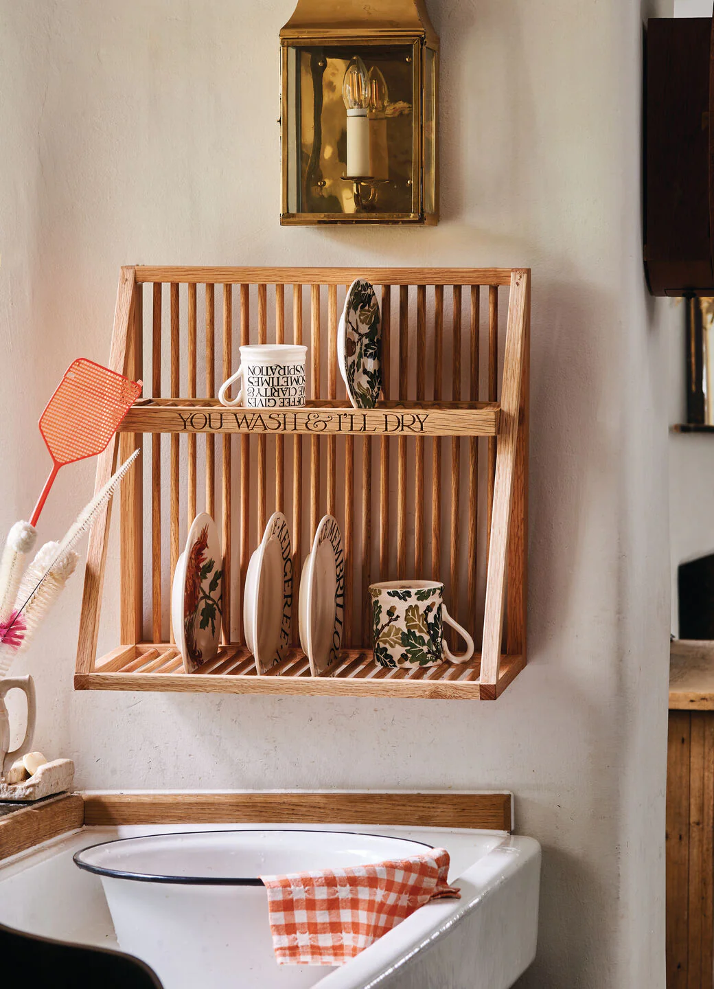 Black Toast Wooden Plate Rack