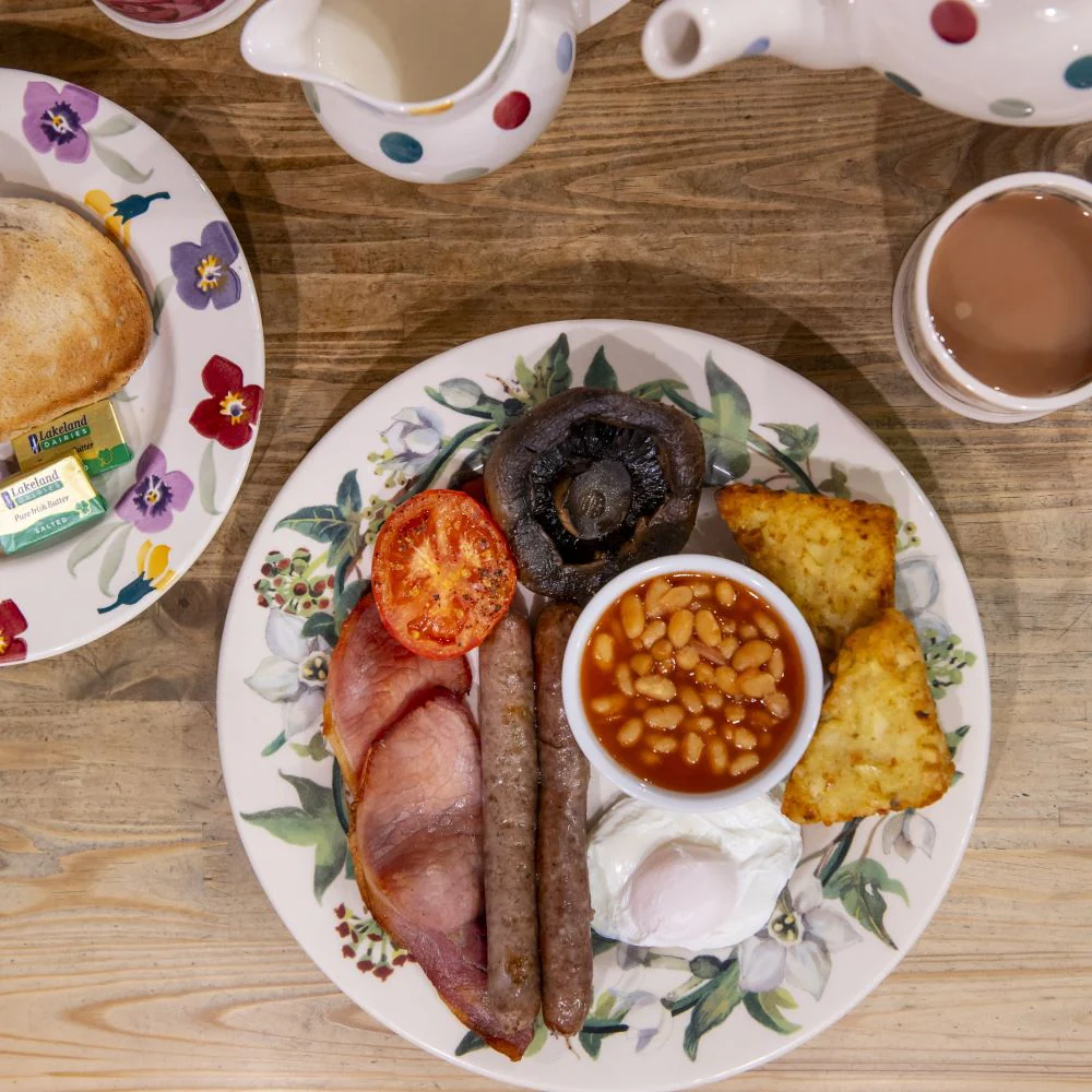 Breakfast, Decorating Studio & Factory Tour Experience - Image 2