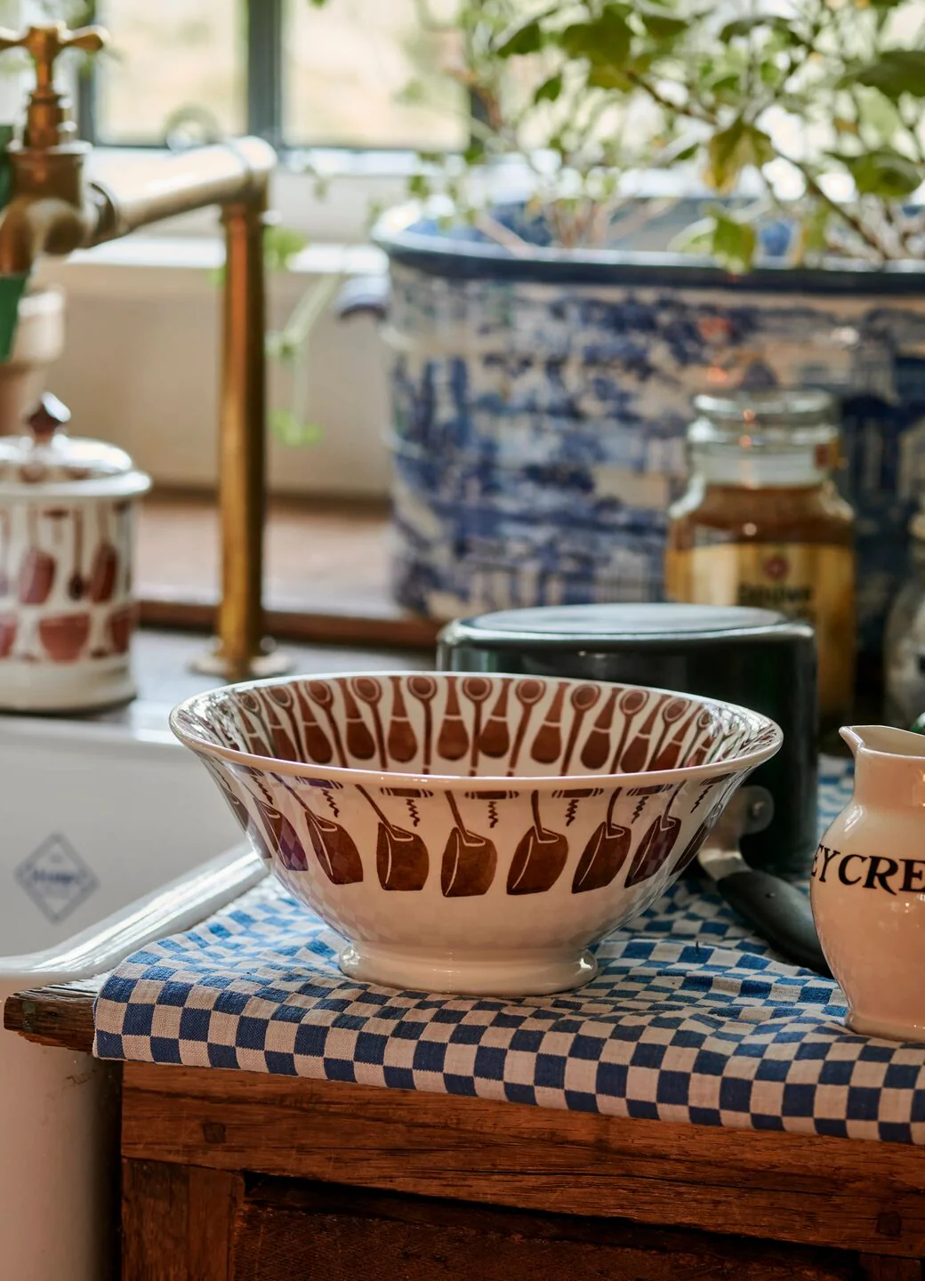 Kitchen Life Medium Serving Bowl